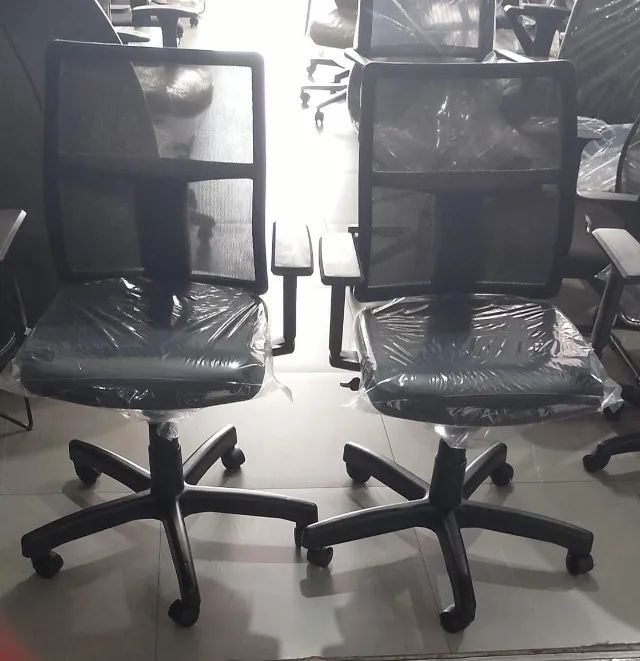 Cadeira de Escritório Frisokar Modelo Diretor