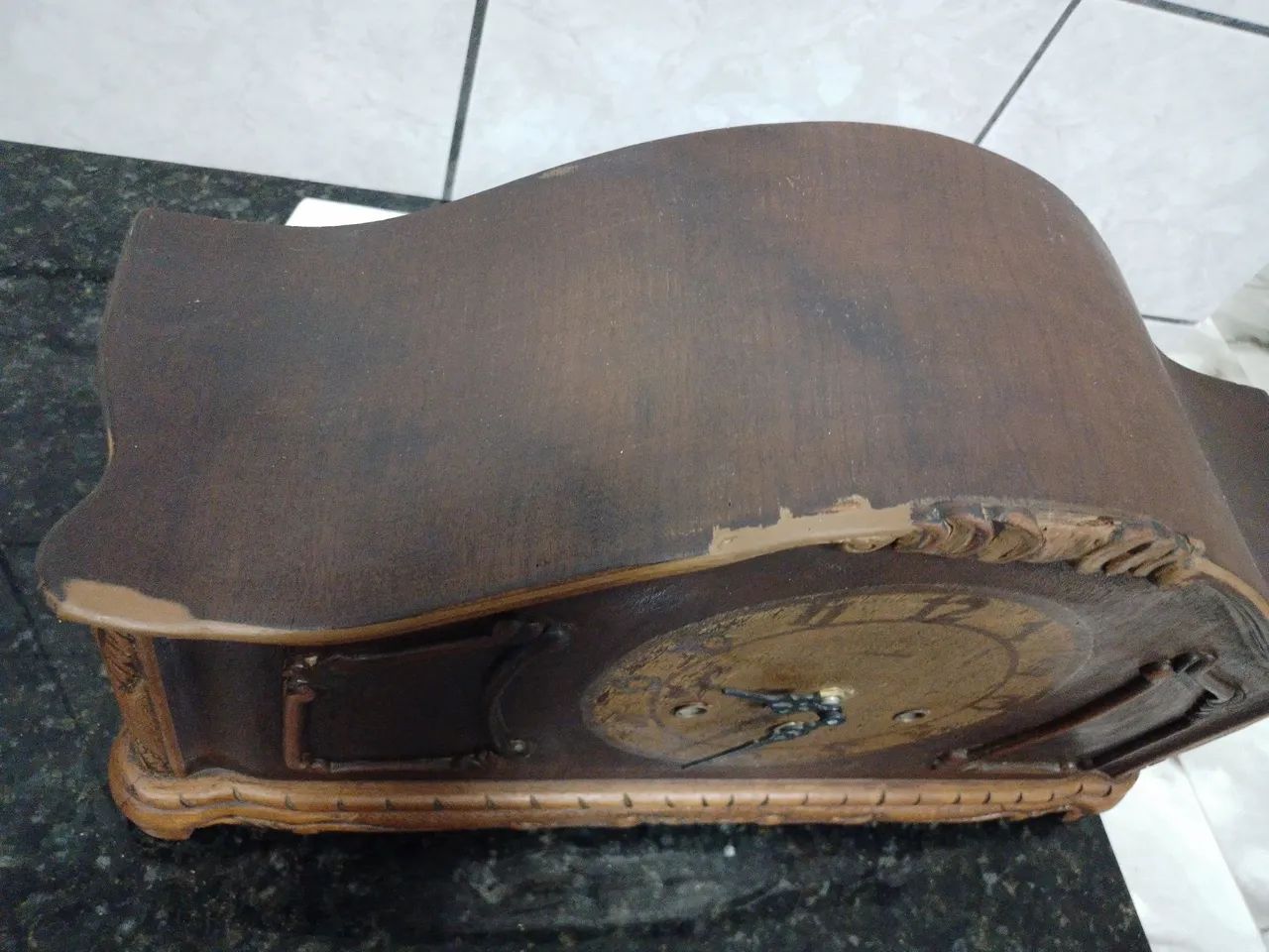 Relógio de madeira de mesa a pilha,u  - Foto 4