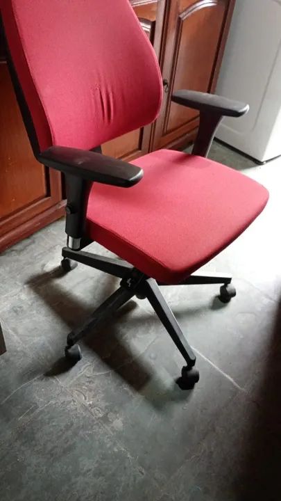 Cadeira Diretor em bom estado.  - Foto 2