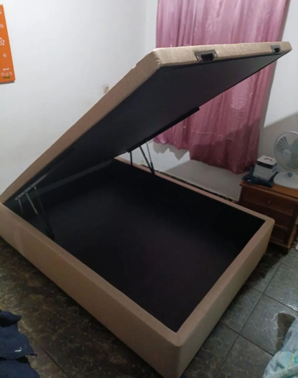 Cama box baú reforçada em madeira no tecido linho 
