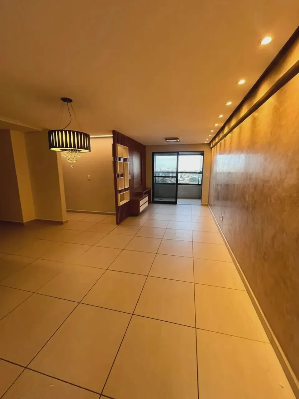 Espaço e Sofisticação no Farol: 3 Suítes com Vista Privilegiada!