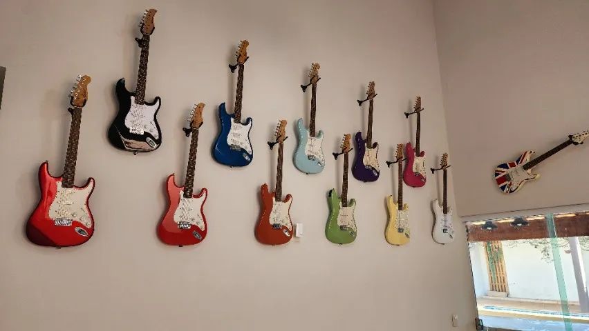 GUITARRA STRATOCASTER SEM USO + BRINDE - N13770