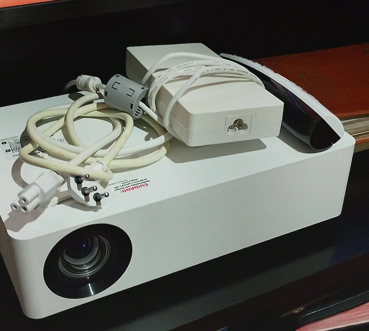 Projetor LG HU70LA 4K + Tela Betec 120" Retrátil c/ Tripé - Foto 5