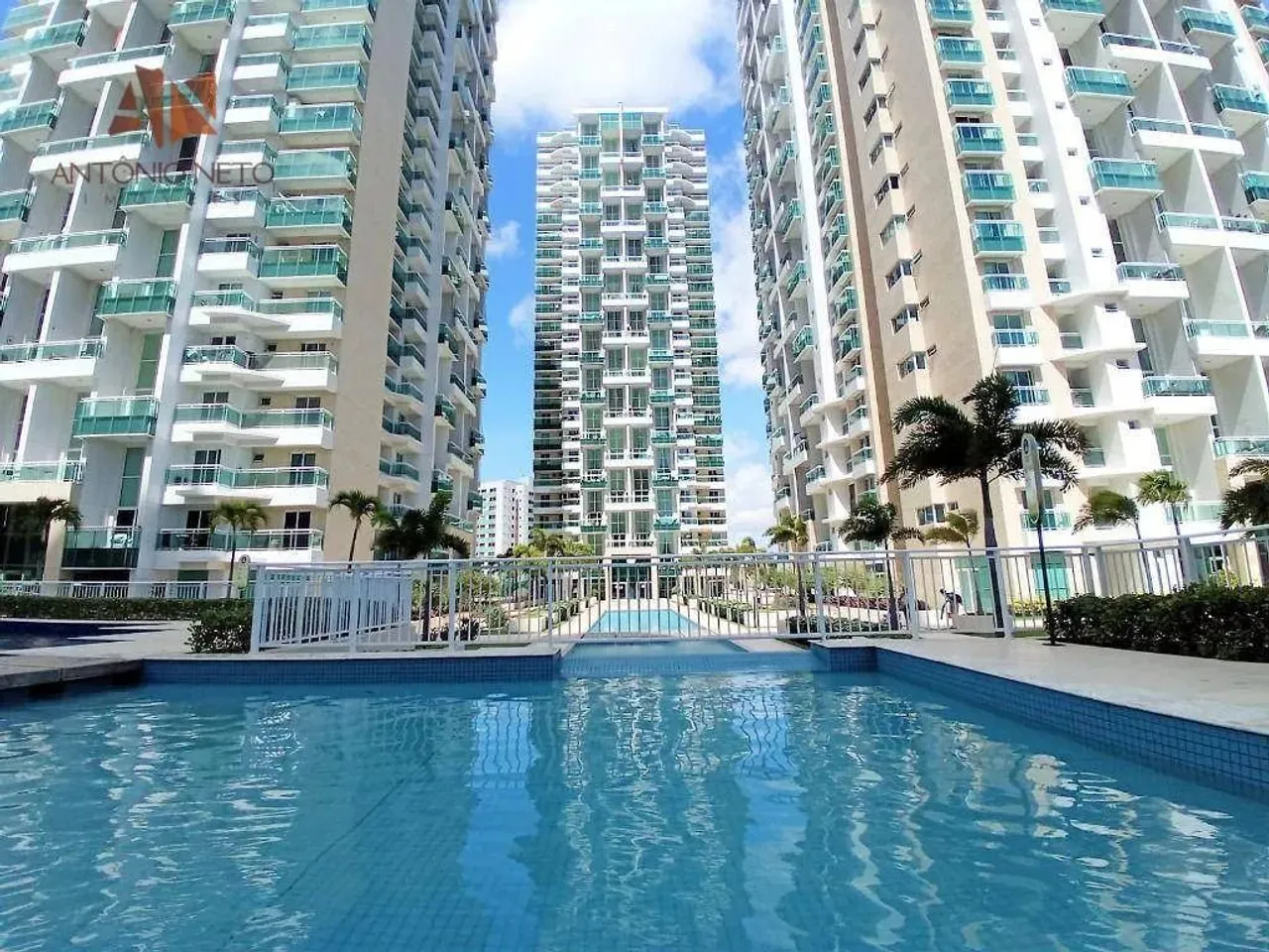 Apartamento com 2 dormitórios à venda, 82 m² por R$ 735.000,00 - Guararapes - Fortaleza/CE