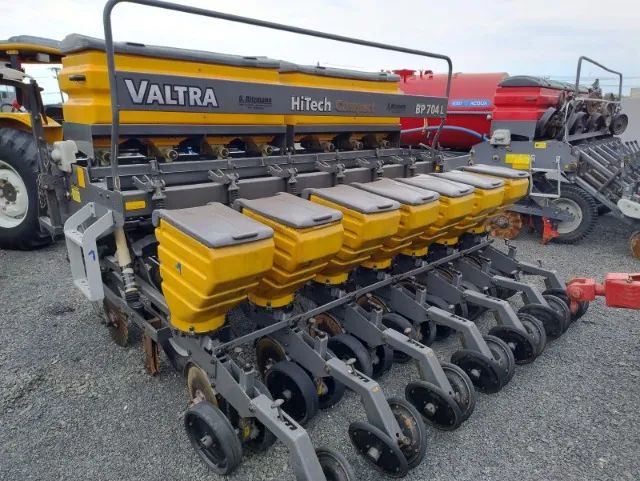 Plantadeira Valtra - BP 704 L, 7 Linhas. Fab 2010 - Foto 3