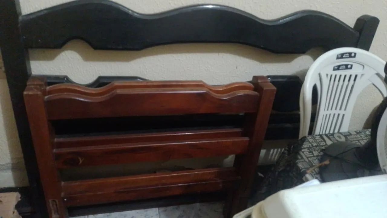 Camas em madeira maciça 