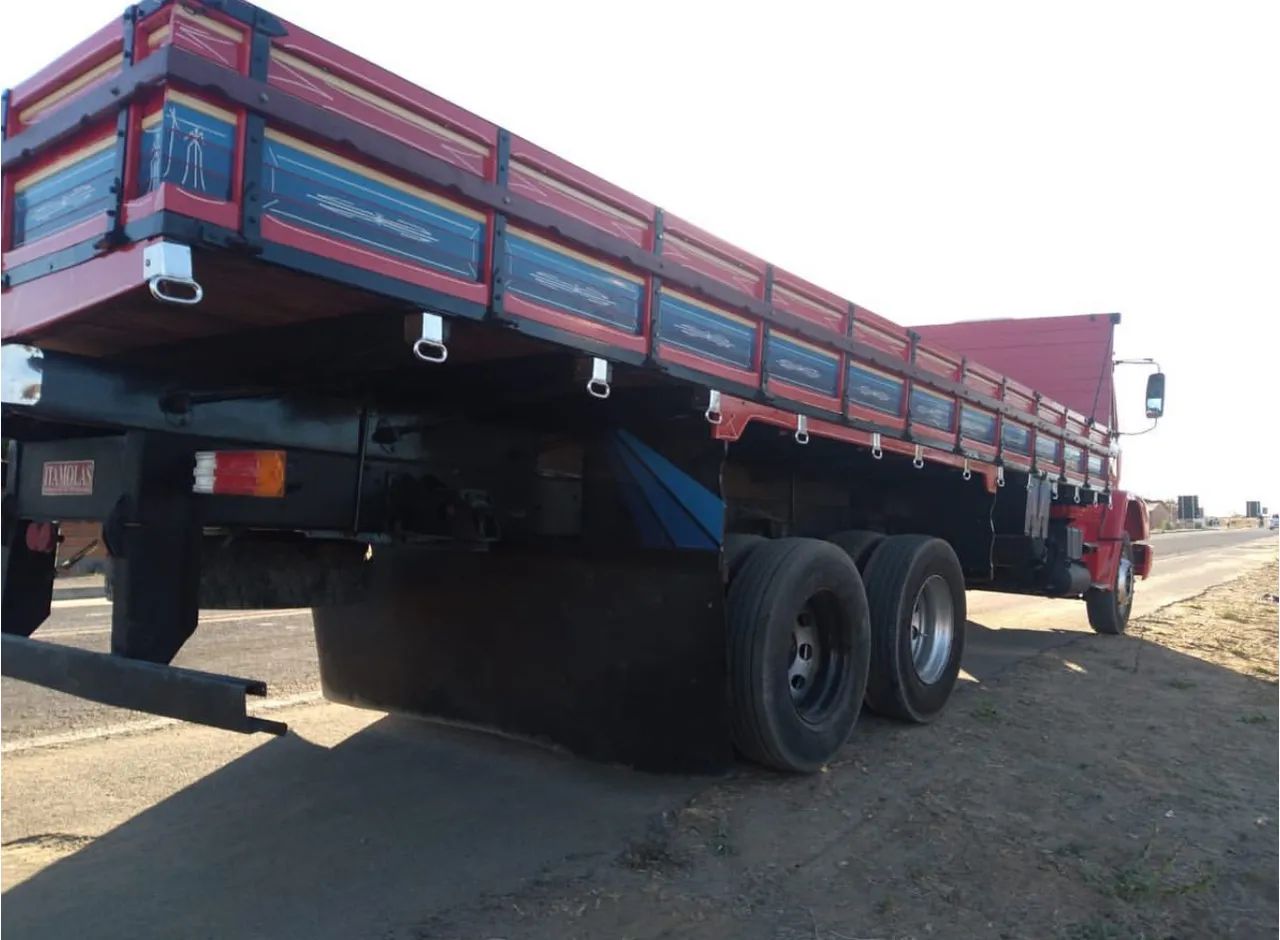 Mercedes Benz 1620 na carroceria  - Foto 4