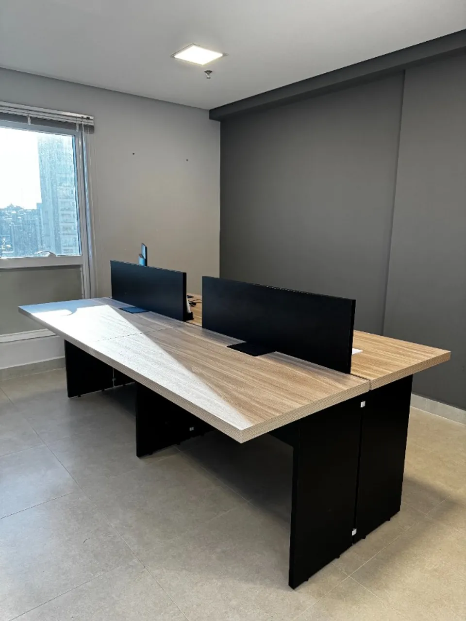 Mesa de Madeira para Escritorio 4 Divisorias
