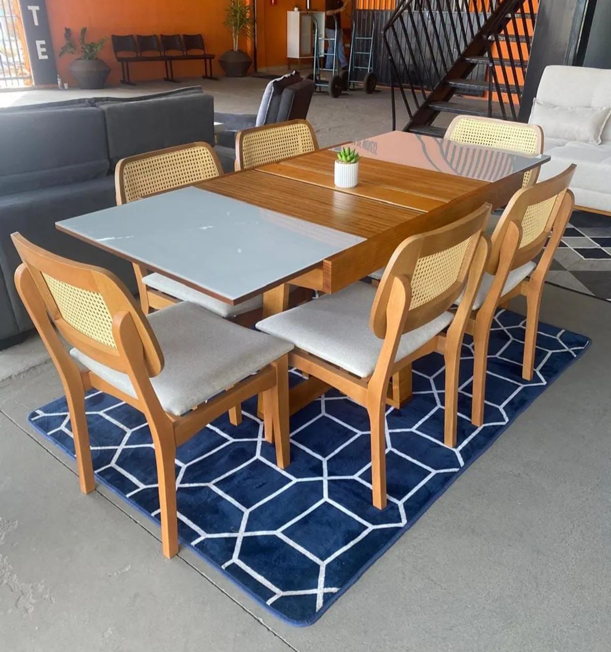 Mesa de Jantar em Madeira com 6 Cadeiras extensiva 
