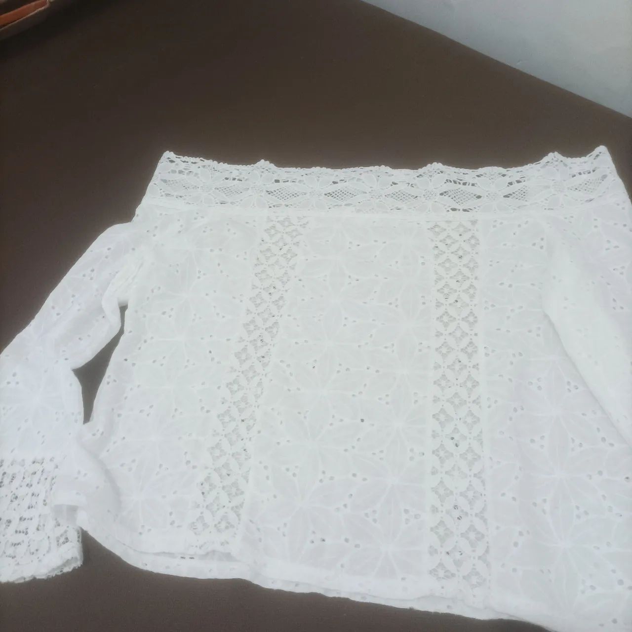 Blusa branca de algodão com detalhes em renda - Foto 5
