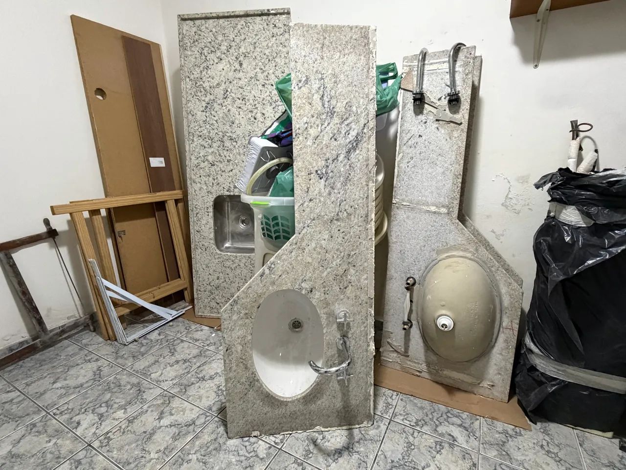 Pias banheiro 3 unidades granito com cuba e torneira - Foto 3