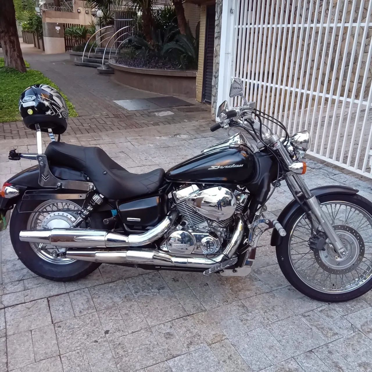Shadow 750