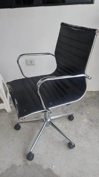 Cadeira de Escritório Giratória com Rodas - 5 unidades disponíveis