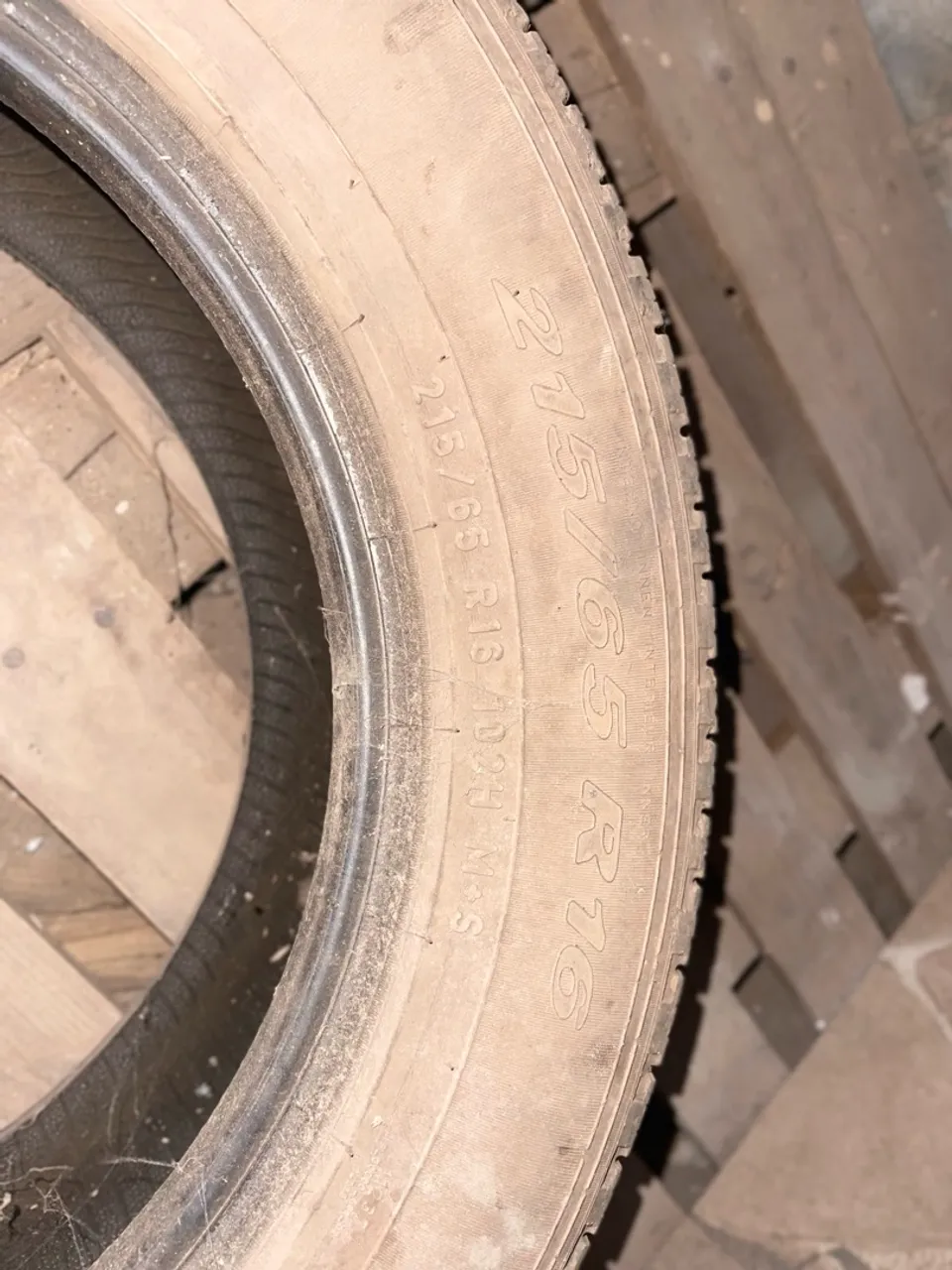 Pneu 215/65 R16