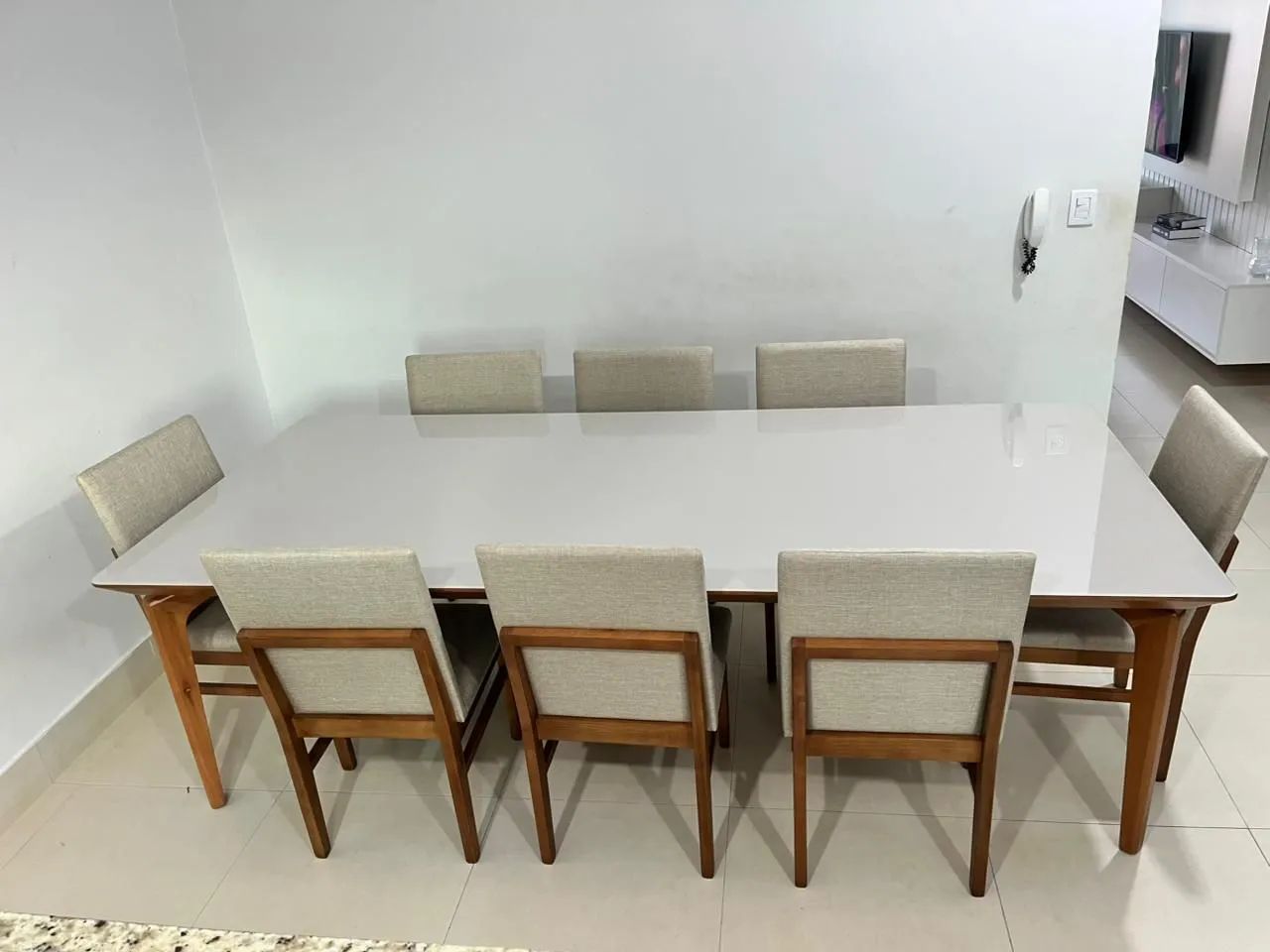 Conjunto de mesa com cadeiras de madeira maciça  - Foto 2
