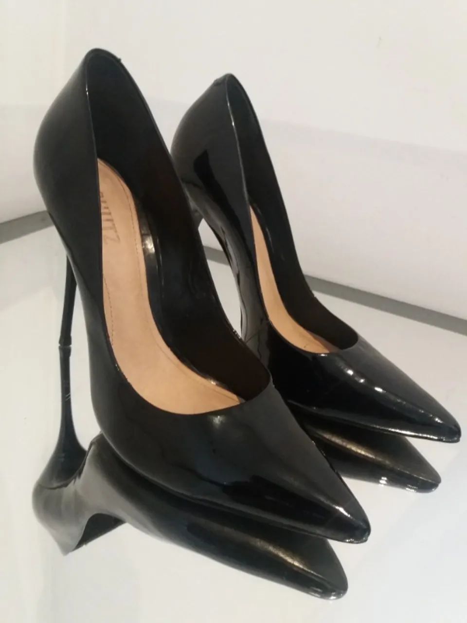 SCARPIN CLÁSSICO SCHUTZ. PRETO VERNIZ. LINDÍSSIMO - Foto 2