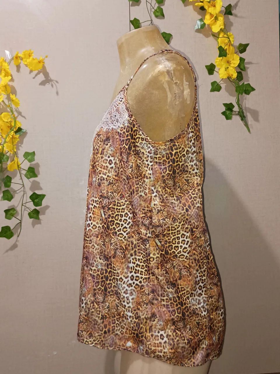 Blusa de Alça estampa de leopardo com renda - Foto 3