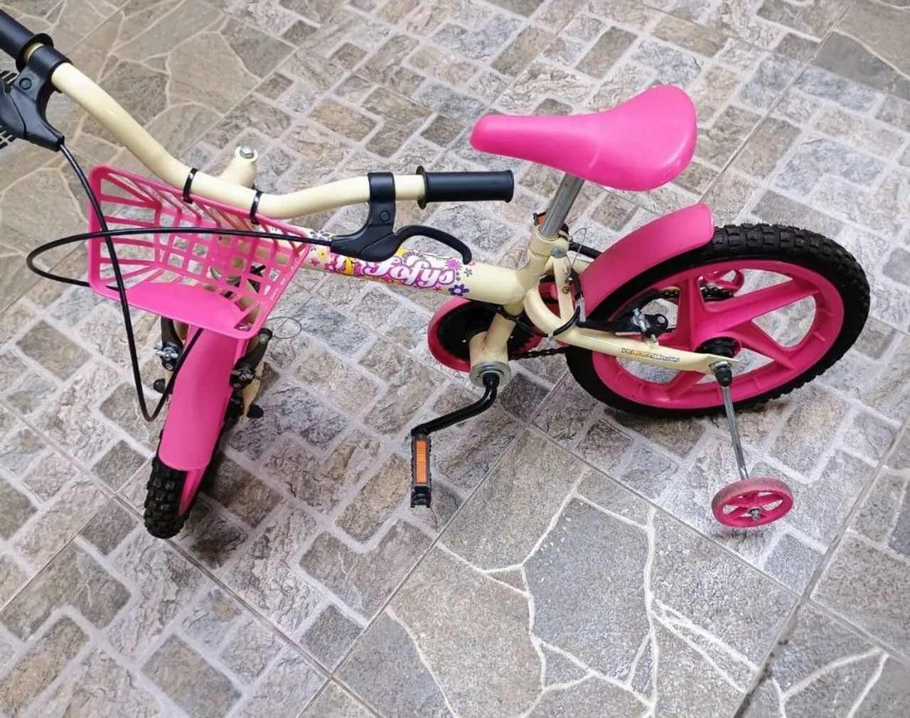 Bicicleta infantil semi nova pouco usada - Foto 4