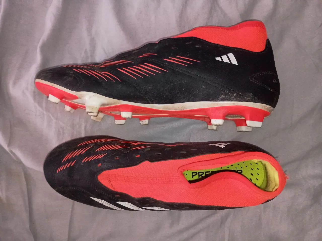 Chuteira Campo Adidas Predator 24 Club Unissex - Preto+Branco - Foto 3