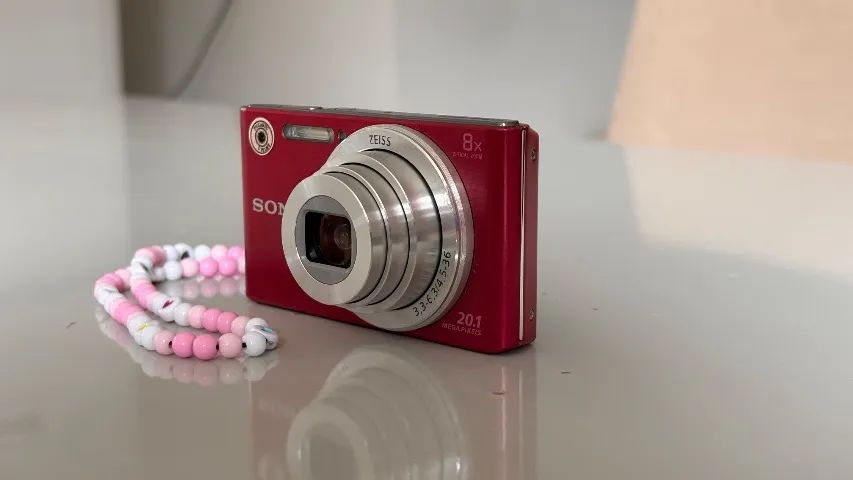 Sony Cyber-shot DSC-W830 | 20,1 MP | Zoom Óptico 8× | Lente ZEISS