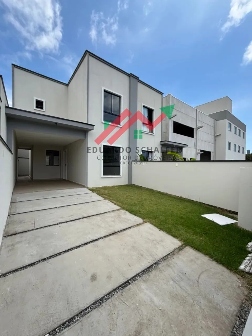 Sobrado para venda em Balneário Camboriu , possui 140 metros quadrados com 3 quartos