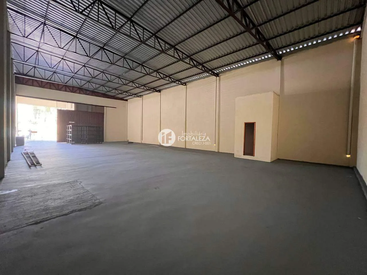 VENDO GALPÃO 390M², com 3 SALAS, 2 Banheiros em Xavier Maia - Rio Branco - AC