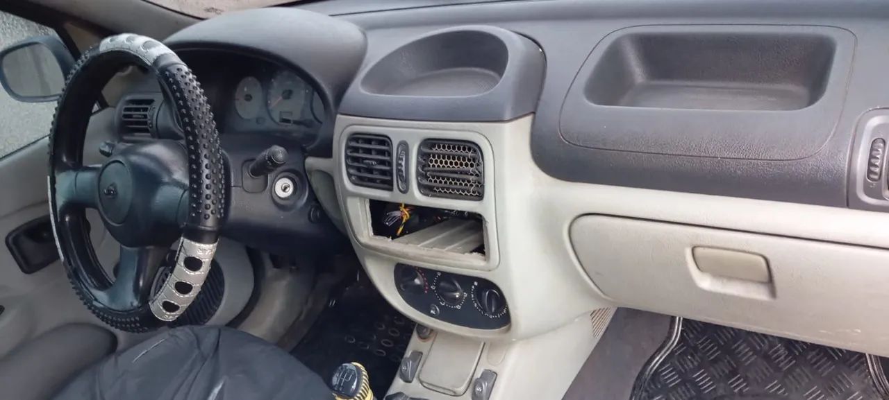 Clio 1.0  2005 - Foto 4