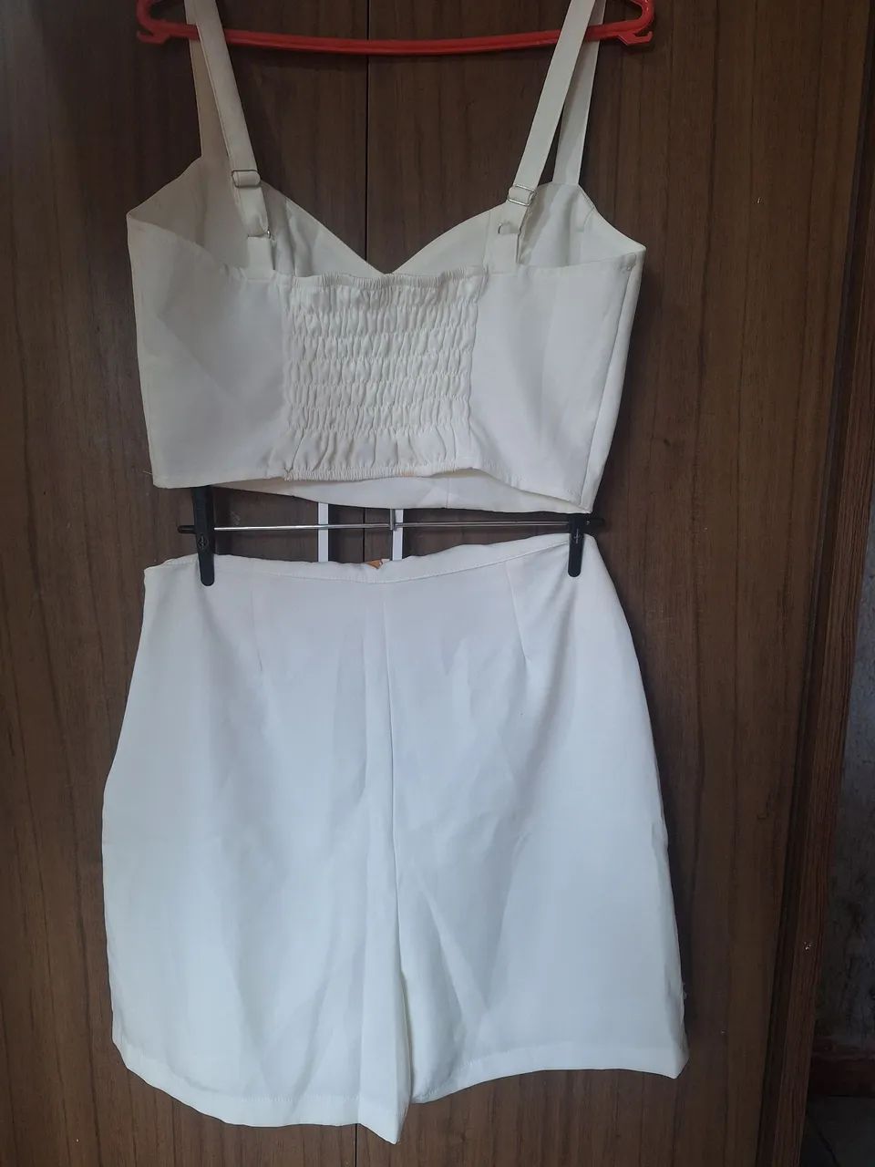 Conjunto cropped top e saia branca tamanho G - Foto 2