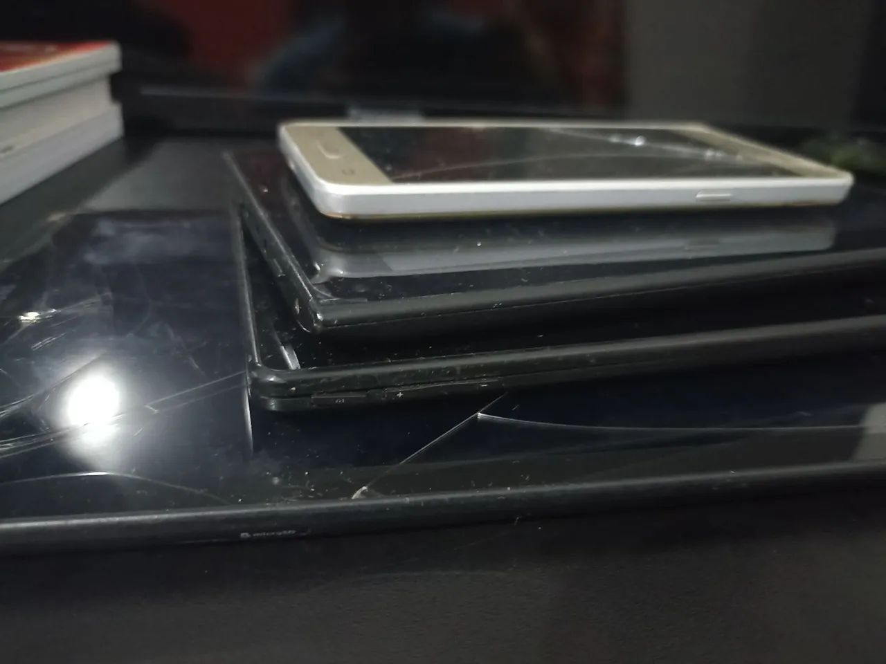 Carcassas de tablets e celular antigos anos 2010-2018 - Foto 2