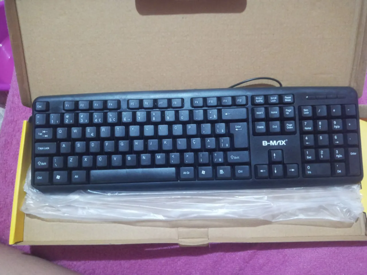 Teclado B-MAX USB - Novo