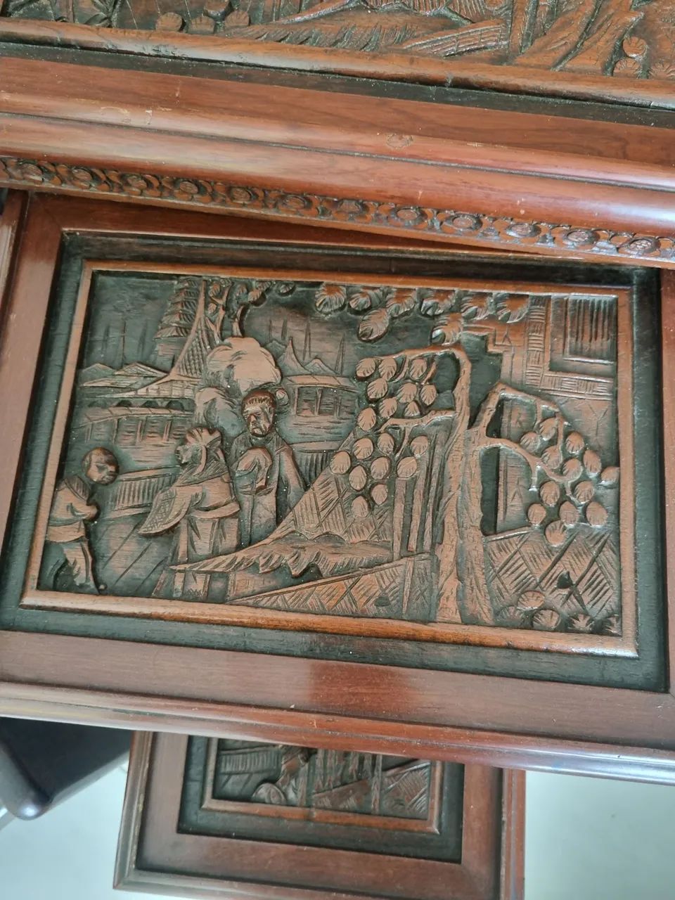 Conjunto de 4 mesinhas de canto antiga - Foto 3