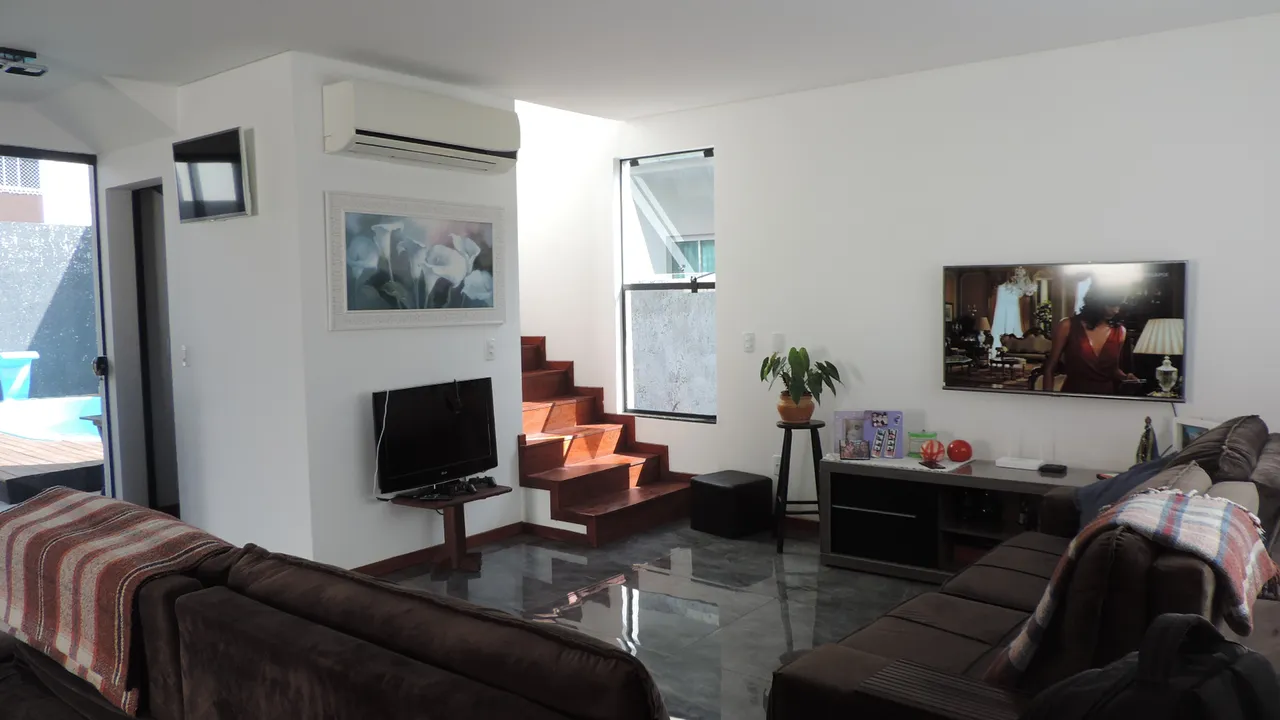 CASA TOP - nova, 280m2, com piscina, em Canasvieiras, Floripa
