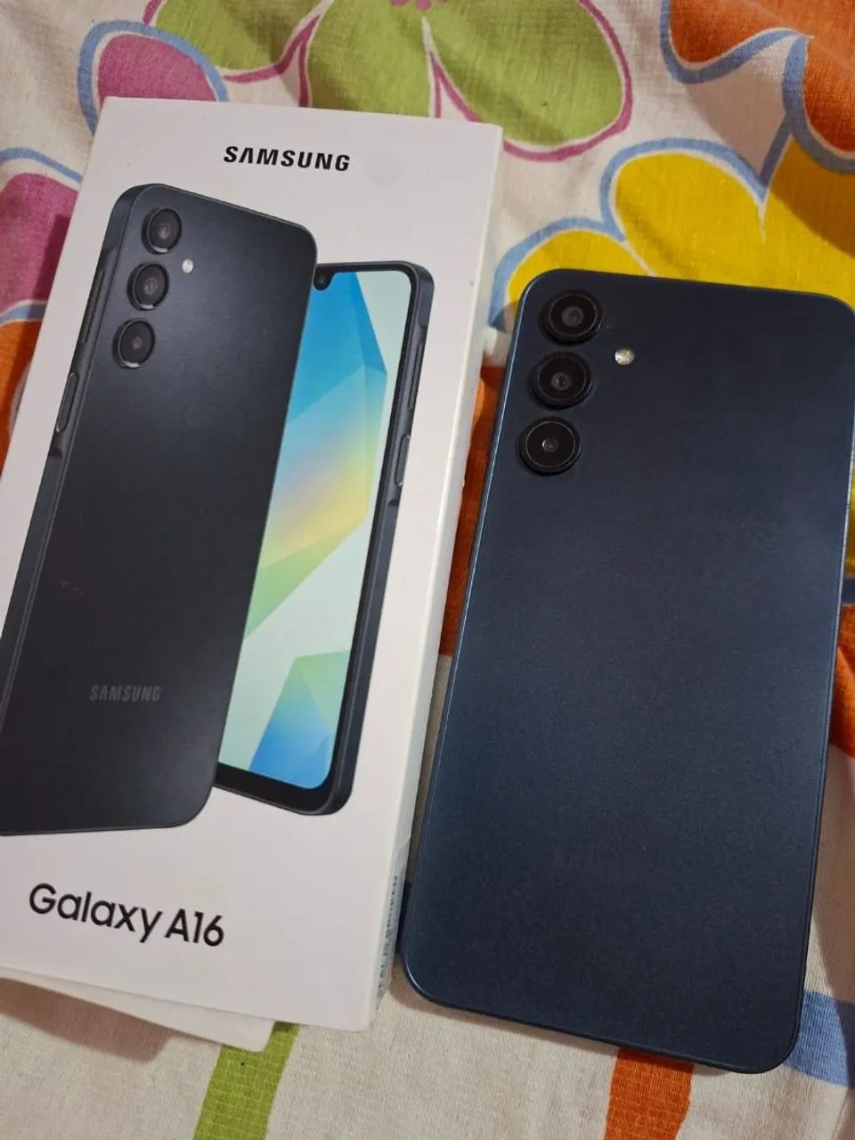 Celular a16 semi novo.