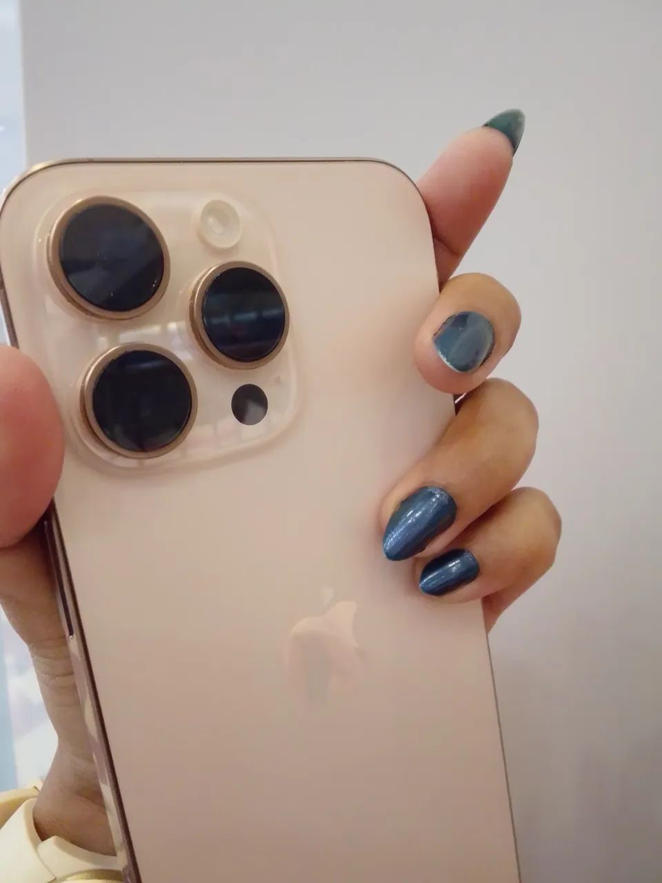 iPhone 16 pro  max titânio desert - Foto 4