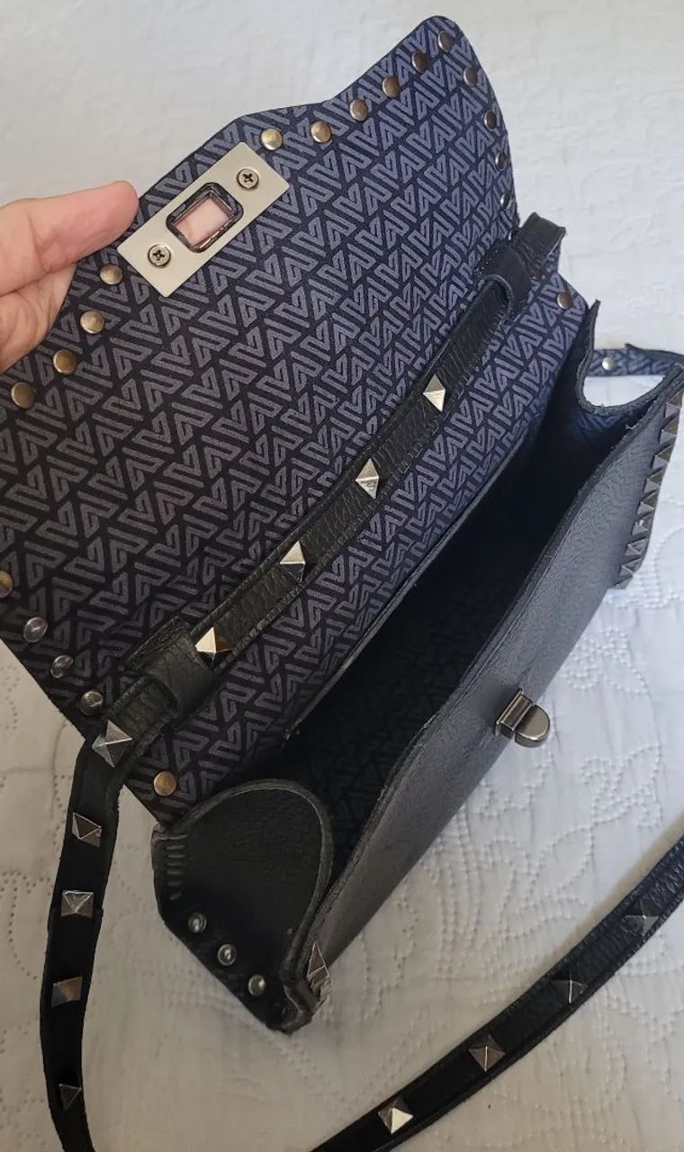 Bolsa de couro com detalhes de spikes - Foto 4