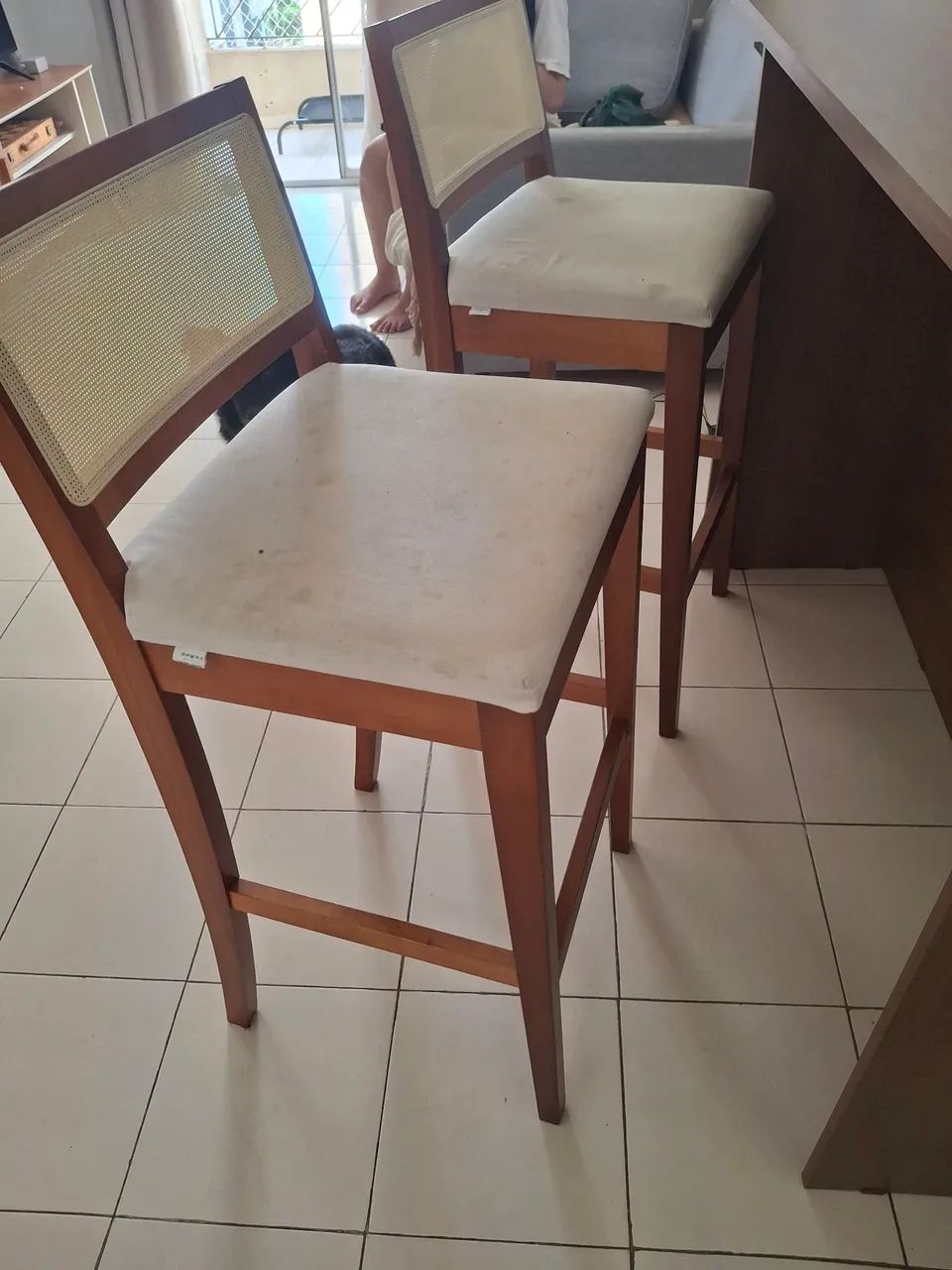 Bancada + banquetas de madeira com renda - Foto 4
