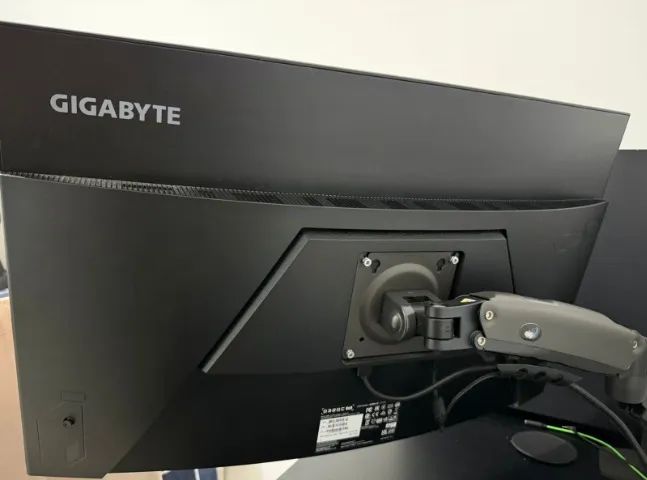 Monitor Gamer Gigabyte 32" G32QC A - Foto 3
