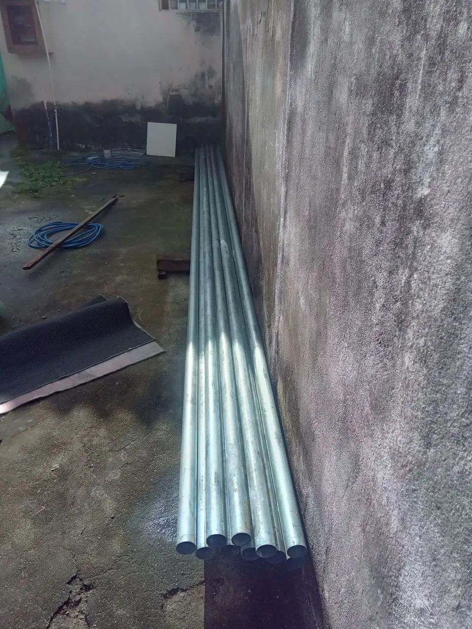 Vendo  Tubos de ferro  Galvanizados com 6 metros de comprimento  ,de 2  polegadas  cada  . - Foto 2