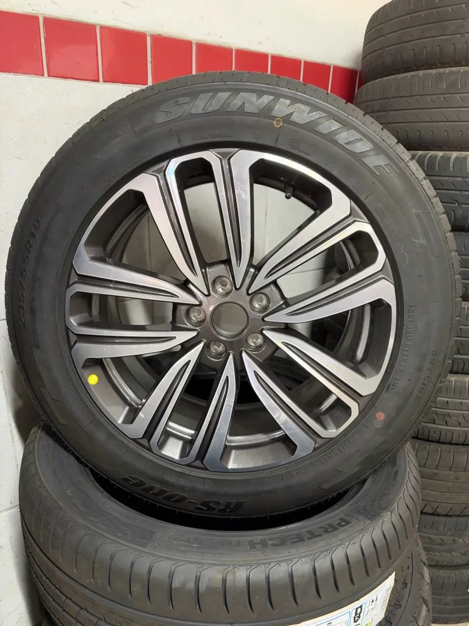 Roda alumínio com pneu zero