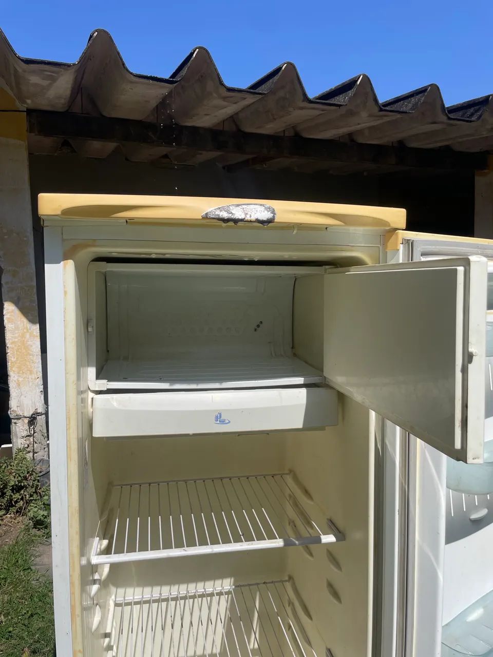 Geladeira com defeito  - Foto 5