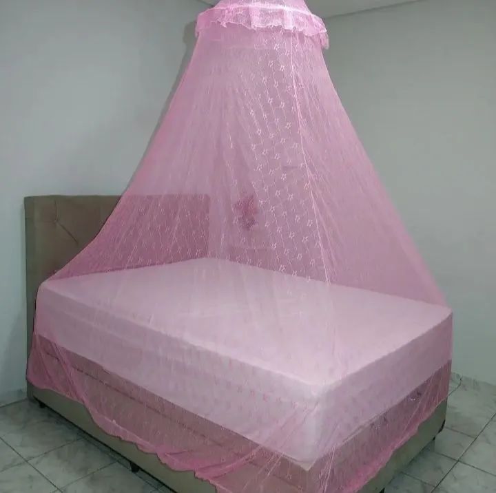 Mosquiteiro de renda com elástico rosa
