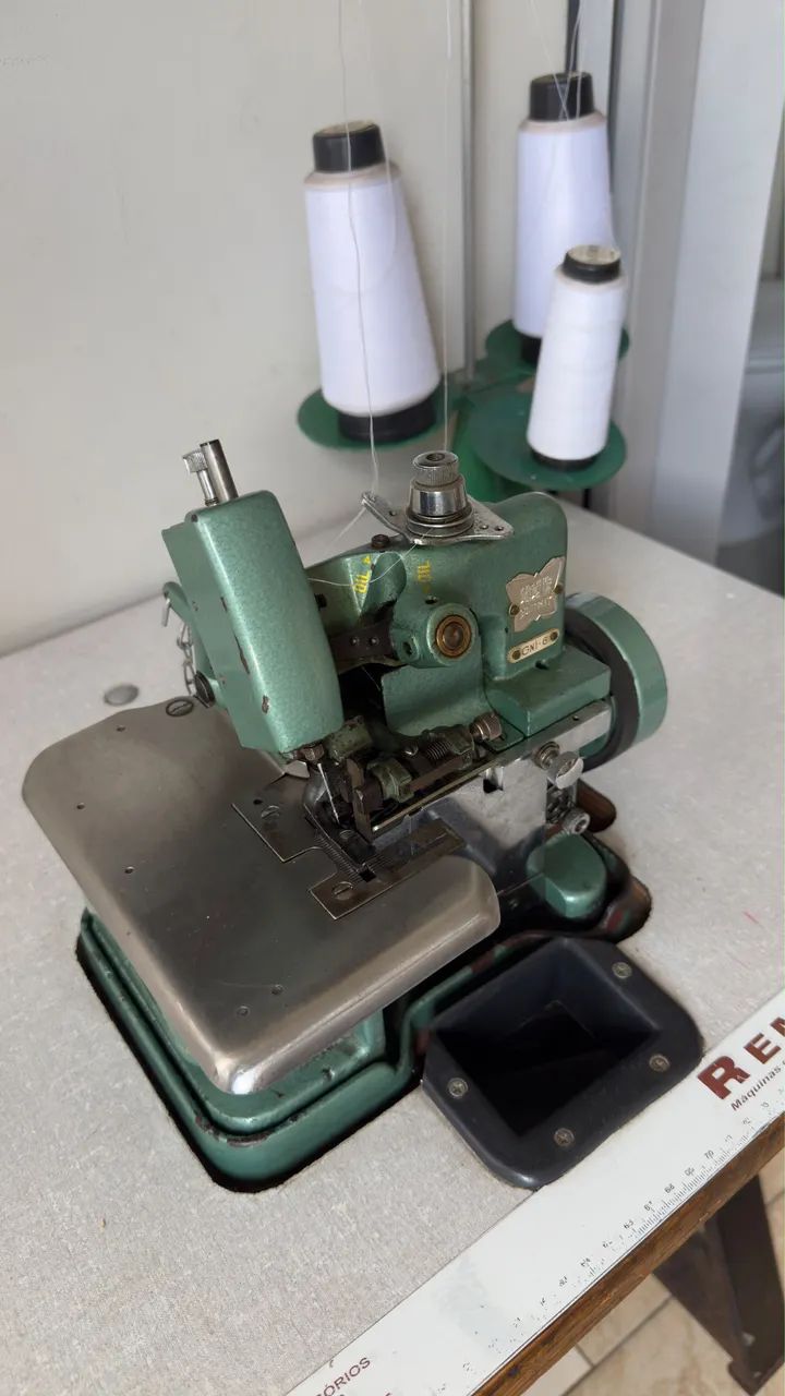Maquina de overloque semi industrial 