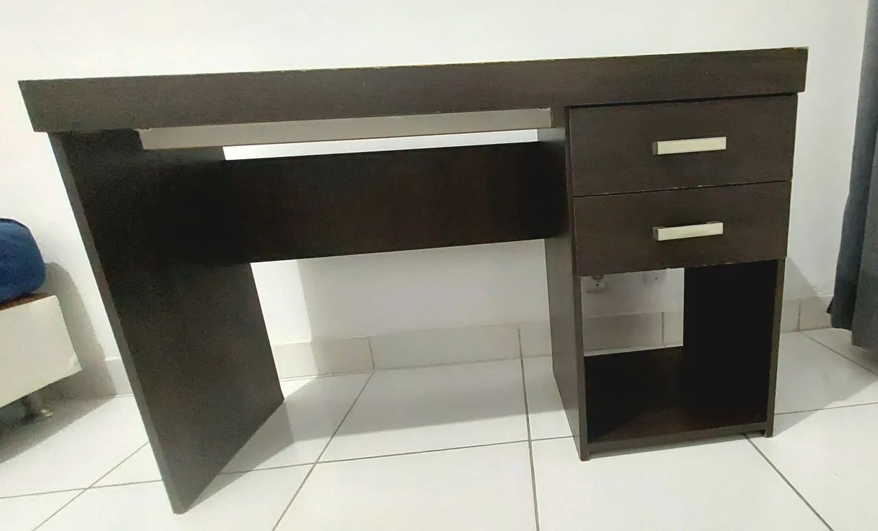 Escrivaninha com 2 gavetas e nicho