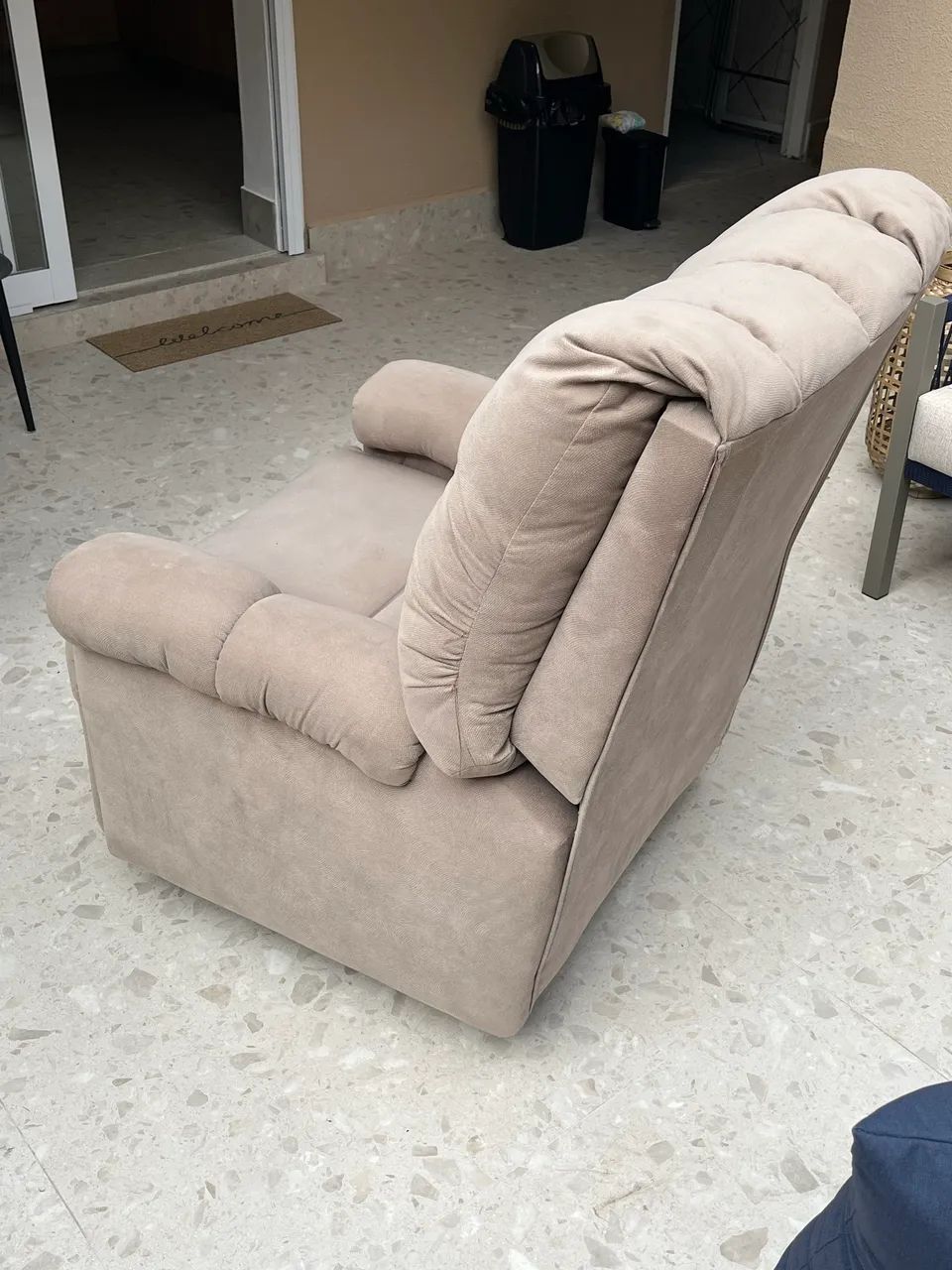 Poltrona Reclinável Tecido em Ótimo Estado - Foto 2