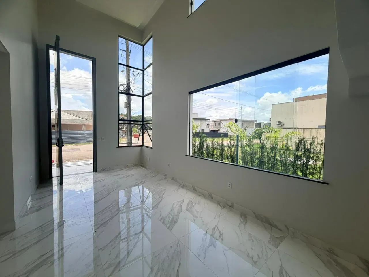 VENDO LINDA CASA COM 250 M2 SENDO 3 SUÍTES E LAZER - Foto 3