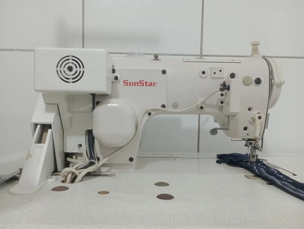 Maquina de costura Zig Zag industrial eletrônica modelo 2070 Sun Star - Foto 3