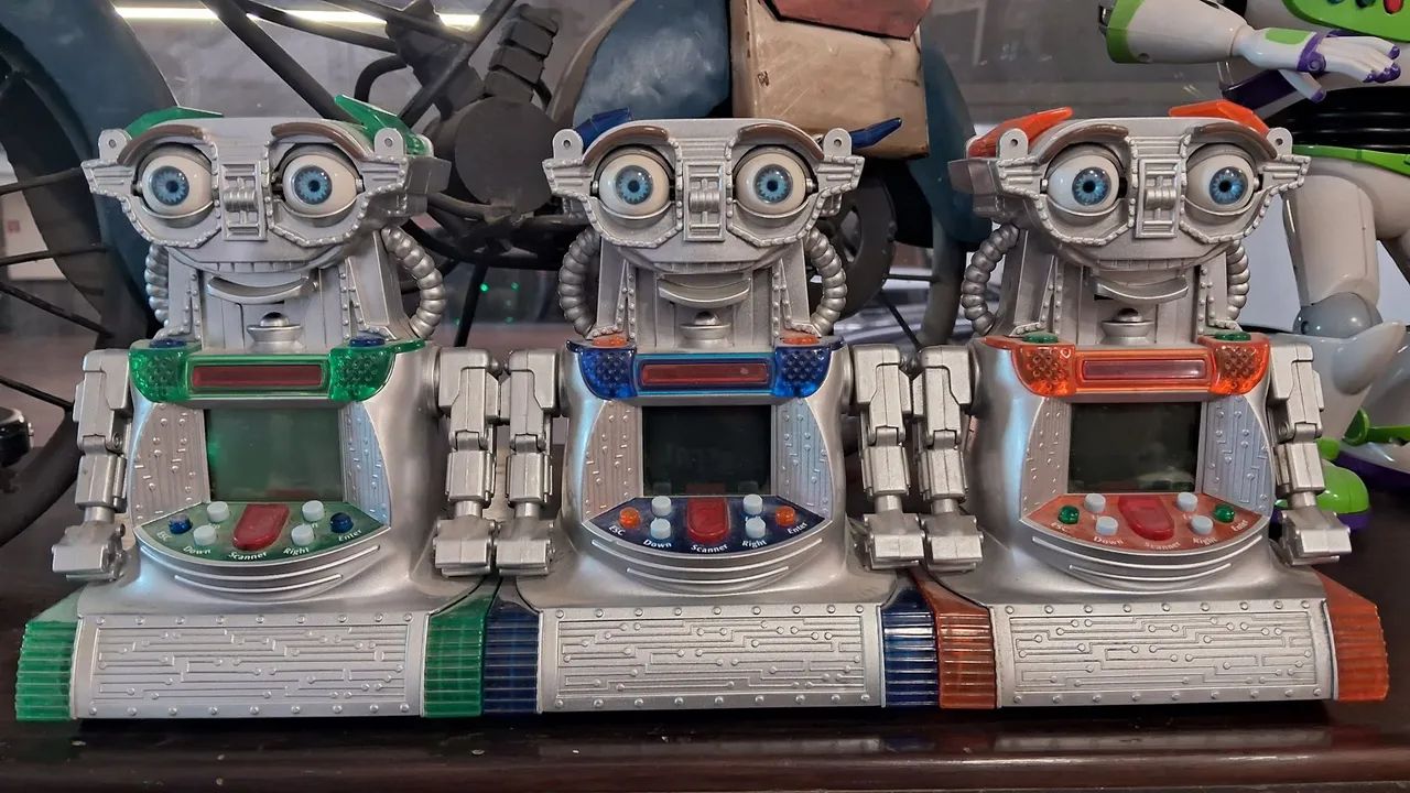 3 robôs IR-V interativos 