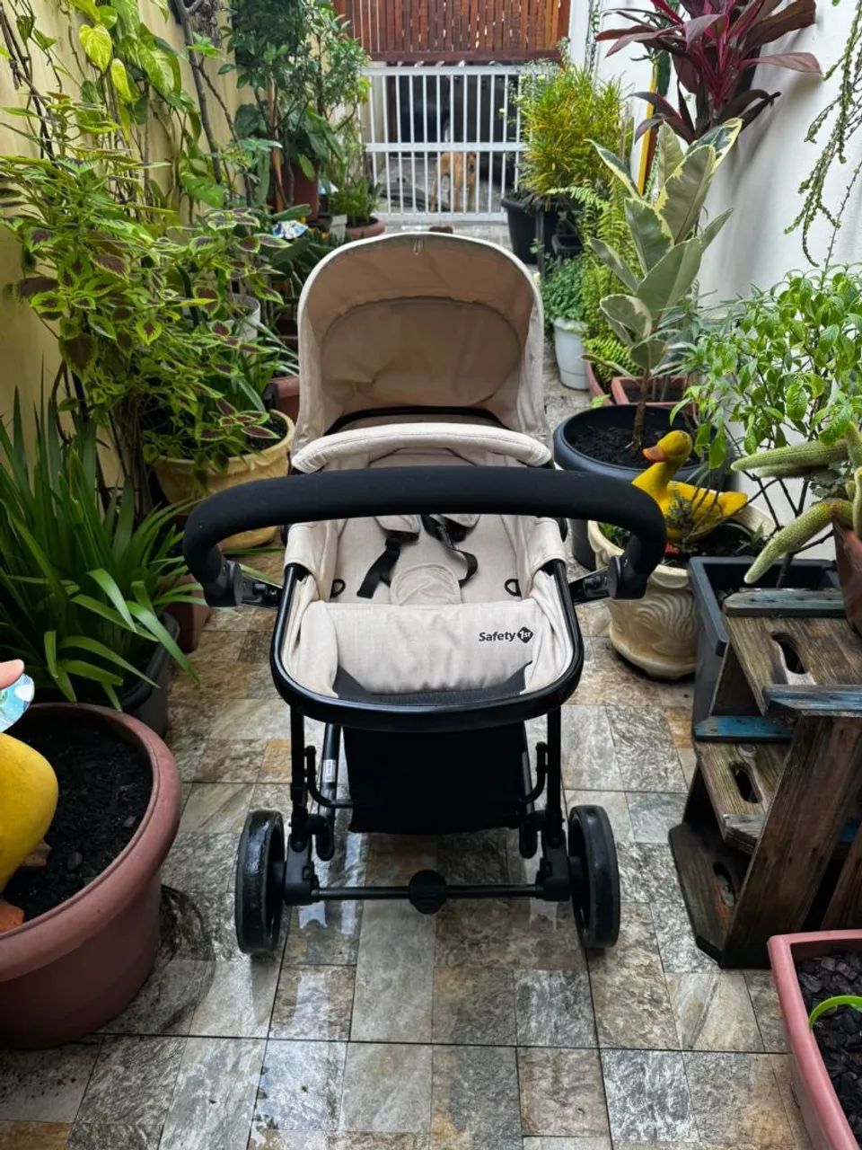 Carrinho de bebê Safety 1st com bebê conforto - Foto 3