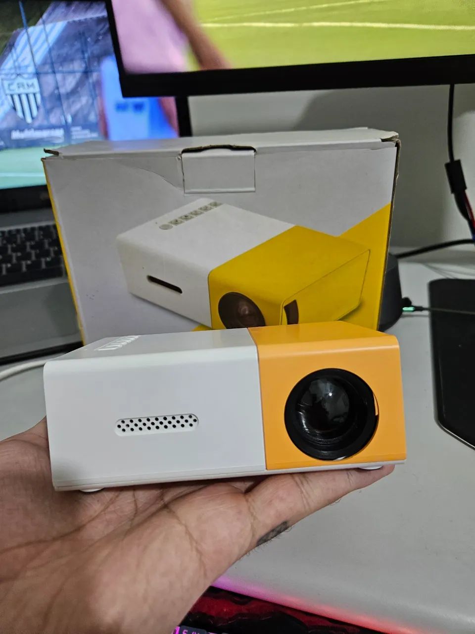 Mini Projetor Portátil LED YG300 - HDMI e USB (Cinema em Casa) - Foto 2