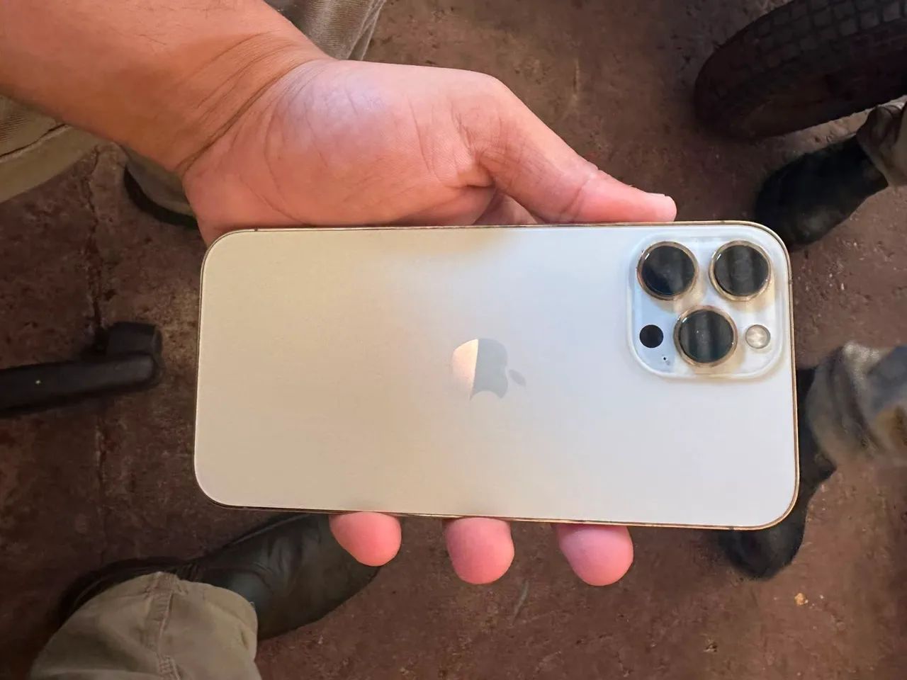 IPHONE 13 PRO MAX GOLD - Foto 2